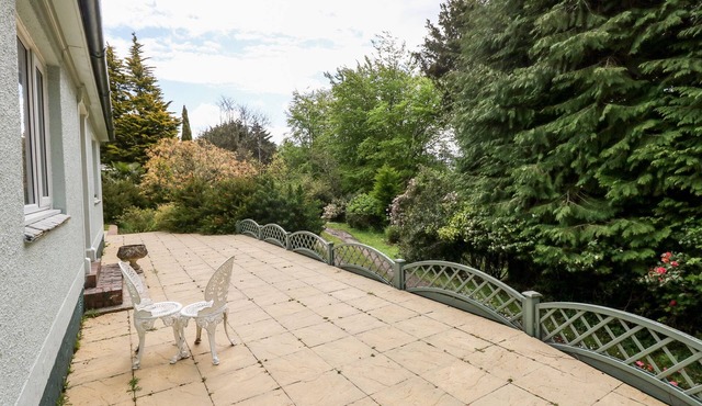 THE BLUE HOUSE AT MAGNOLIA LAKE, character holiday cottage in Dawlish