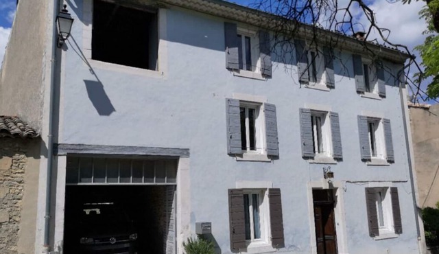 The blue house, beautiful holiday home in the heart of Provence