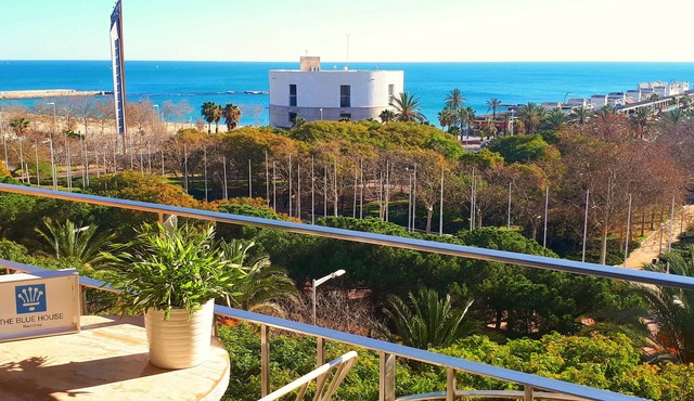 THE BLUE HOUSE otherwise discover Barcelona which sees the sea from the terrace