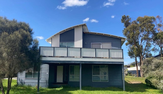 The Blue House -Spacious and comfortable beach house