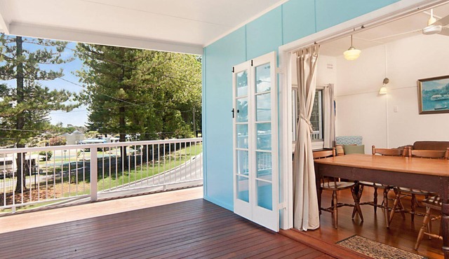 The Blue House - The ultimate Blue Beach house in prime location