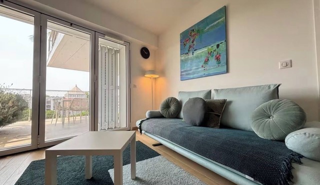 The blue jewel box of the Arbre Blanc