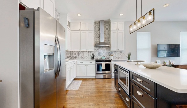 The Blue Jewel home with central AC, WiFi, firepit, and full kitchen