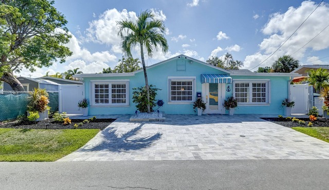The Blue Key Cottage your own private Key!