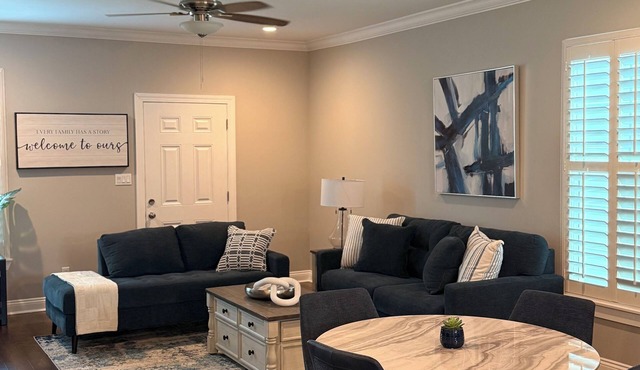 “The Blue Lagoon” a 3-bedroom townhome in charming Lake Charles with AC, WiFi