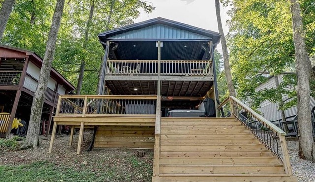 The Blue Lagoon - Beautiful 4-bedroom house on Rough River Lake in McDaniels, KY