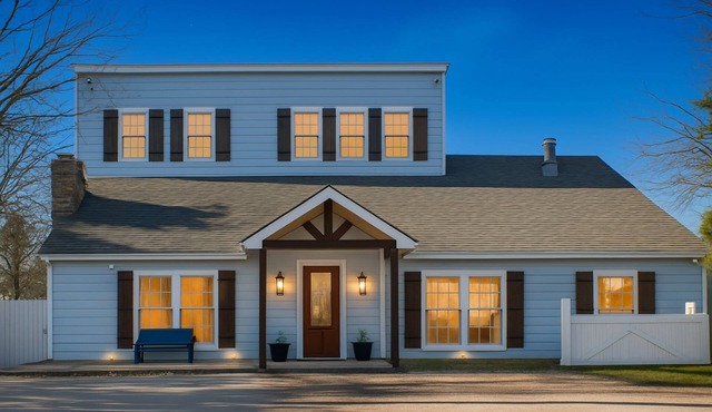 The Blue Magnolia Lodge: Luxury Retreat on Lake Whitney with Hot Tub, Fire Pit, and Private Cove!