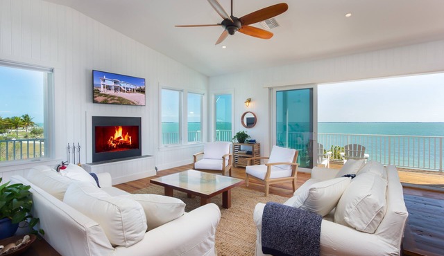 The Blue Marlin - Beachfront Oasis with Private Beachside Pool & Boat Dock