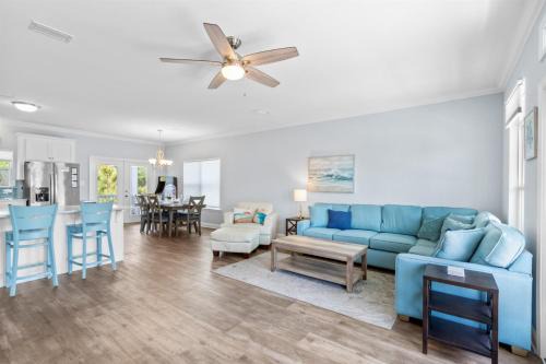 The Blue MermaidWalk to BeachHeated PoolDog FriendlyArcadeFire Pit2KingSte