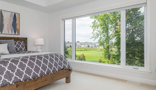 The Blue Minty: luxury fully furnished 4-bedroom mid-term rental detached home