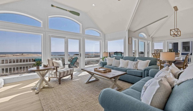 The Blue Moon - Oceanfront, Pool, Hot Tub, Theater, Elevator! Dog Friendly!