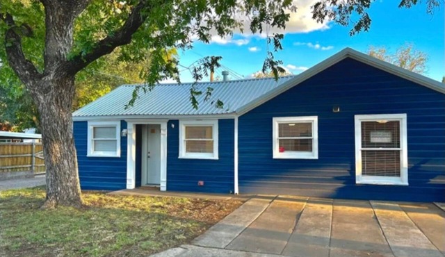 The Blue Oasis 2BR Cottage w/Pet-Friendly Yard