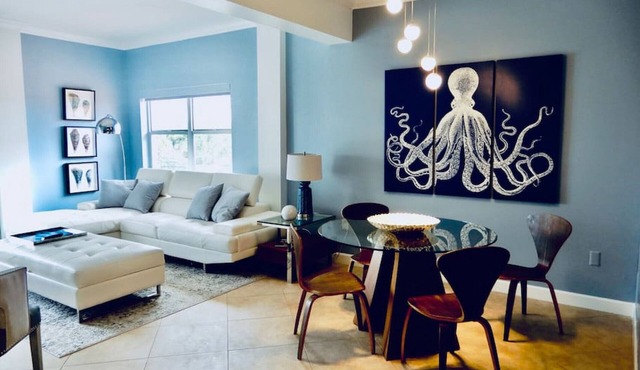 The Blue Octopus - 1br King Bed Condo