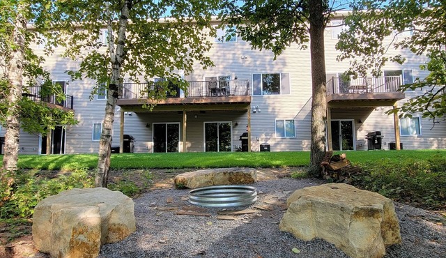 The Blue Ox on Gull, 5 Bed 5 Bath Resort Home, Sleeps 17 with Boat Slip on Gull Lake