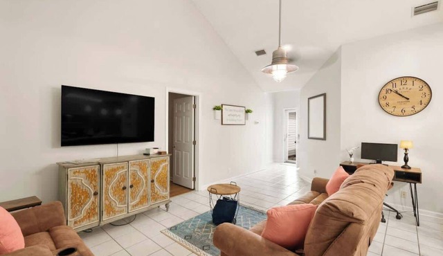 The Blue Pearl | 3 Bed, 2 Bath