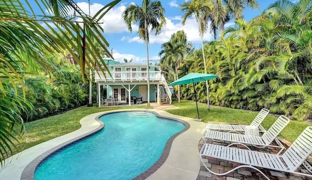 The Blue Pearl - Soak Up Views from a Scenic Poolside Upper Deck