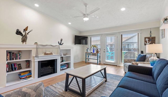 The Blue Pelican: Semi-Oceanfront | Shared Pool