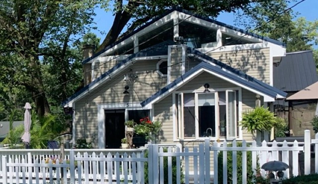 The Blue Roof Cottage @ Cottages on Petite Lake