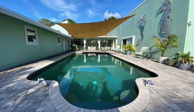 The Blue Room with Saltwater Pool Adult Only No Pets