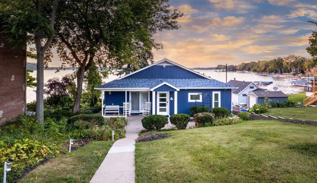 The “Blue Sapphire” 3BR/3BA Luxury Lakefront Home on Mineola Bay | Stunning Views on Chain O Lakes