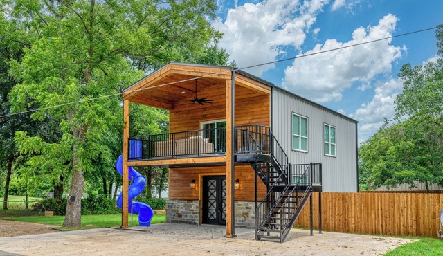 The BLUE SLIDE BUNGALOW on Lake Texoma sleeps up to 8. Relax in luxury.
