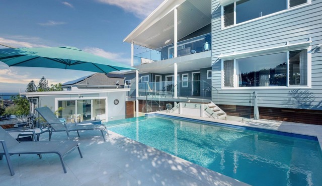 The Blue Whale, Kiama, South Coast