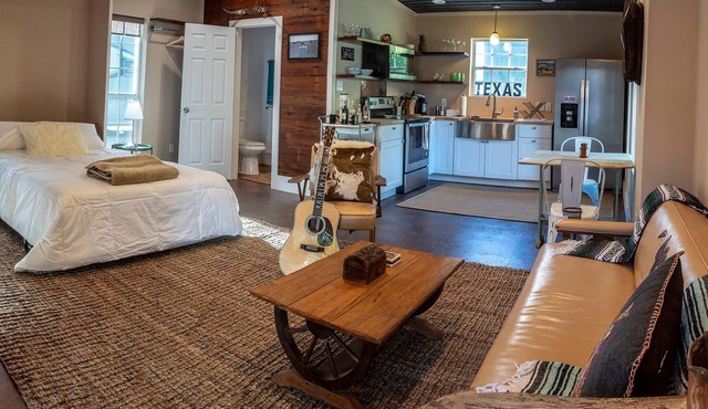 The Blueberry Cottage in South Austin