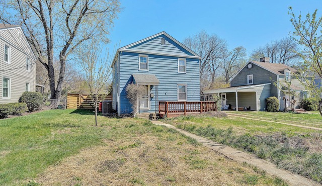 The BlueBird~ Charming & Central 3BR in Roanoke