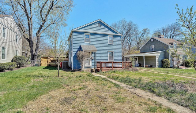 The BlueBird~ Charming & Central 3BR in Roanoke