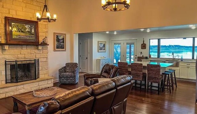 The Bluecat Lodge on Hubbard Shores