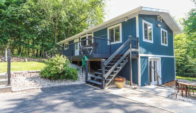 The Bluegill Inn, near Long Lake with firepit, game room, kayaks and more!n