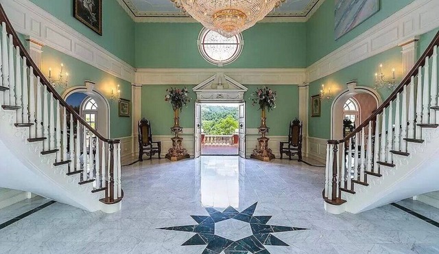 The Bluegrass Palace : Kentucky's Majestic Dream Estate