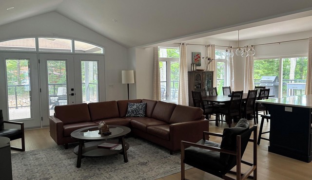 The Bluehaus - Modern Lux Cottage, Bayfield Getaway!