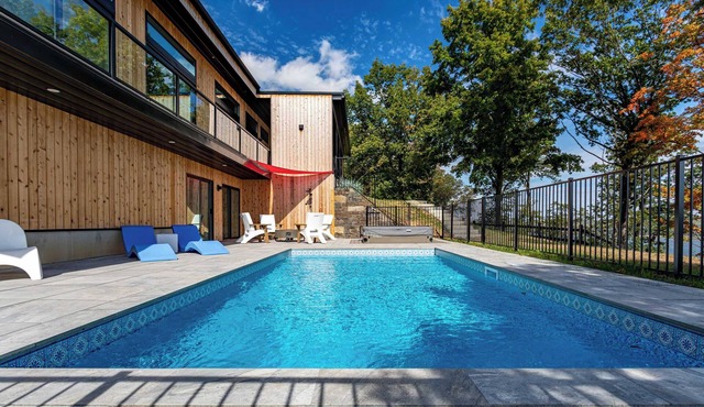 The Bluff: Designer | Views | Pool | Hot Tub