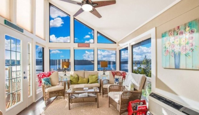 The Bluff House at Margaritaville Resort-180 Degrees of Lakefront & Hot tub