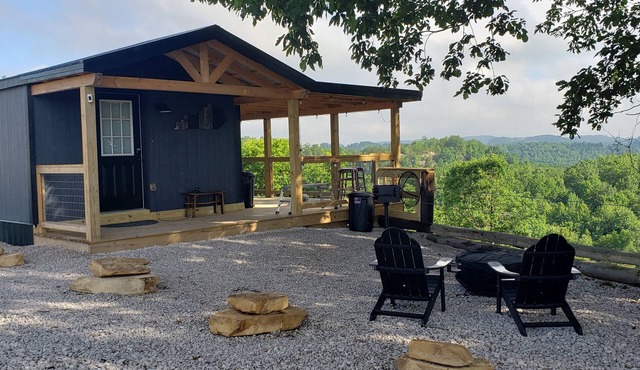 The Bluff on Amos with Amazing views and Hot Tub