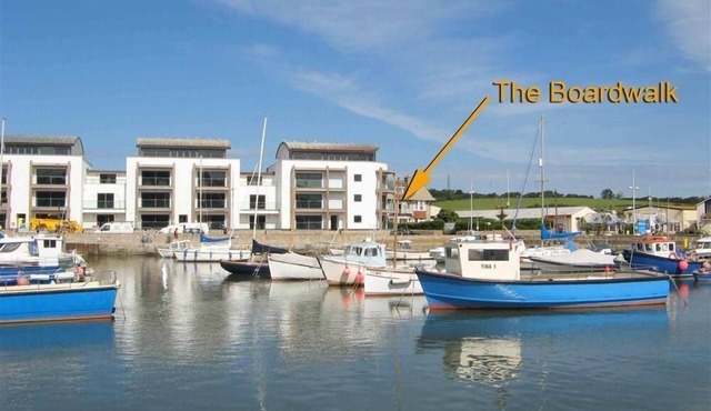 THE BOARDWALK, family friendly, country holiday cottage in West Bay