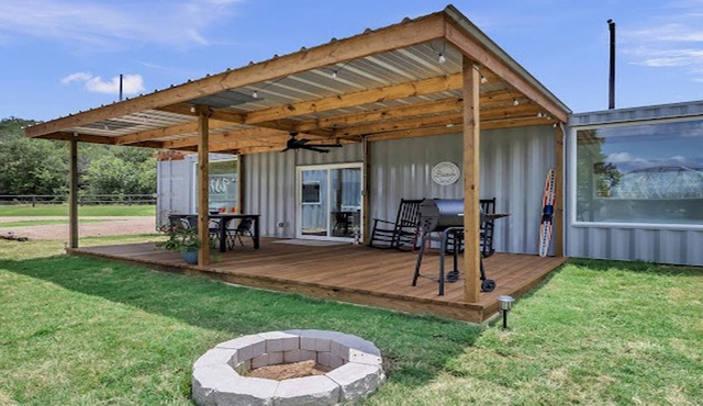 The Boasis: Tiny Haus on Inks Lake