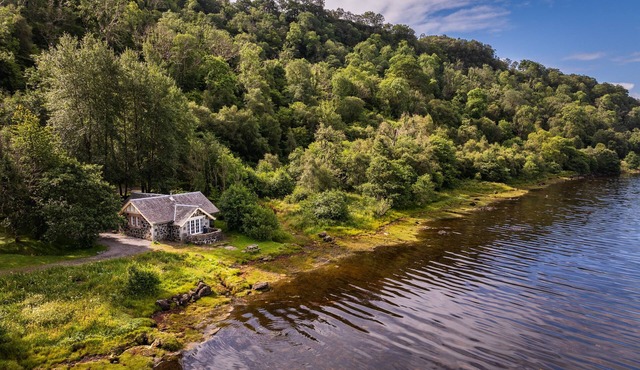 The Boat House - Magnificent views, timeless charm, & modern comfort.