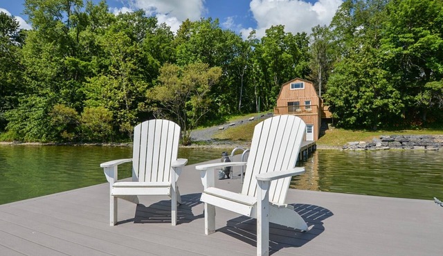 The Boat House: Wine Country + Lake Living + Perfect Couples Retreat!