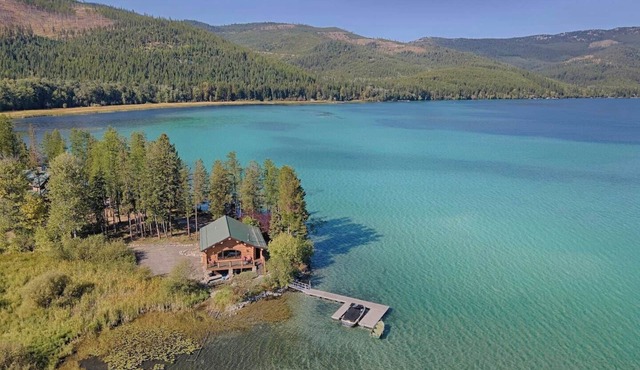 The Boat Motel on Ashley Lake, Sleeping 12
