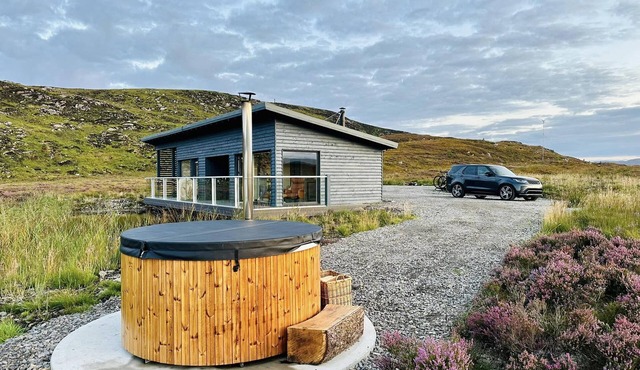 The Boathouse - an off grid bothy that sleeps 2 guests in 1 bedroom