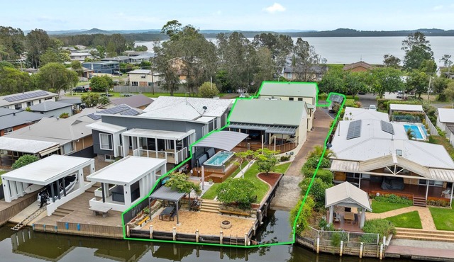 The Boathouse – Pool & Private Slip