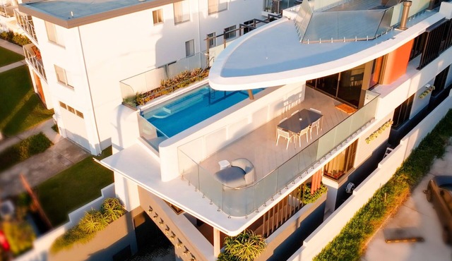 The Boathouse Executive Luxury House in Curl Curl