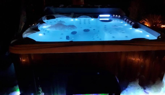 The Boathouse. Holiday home by the river