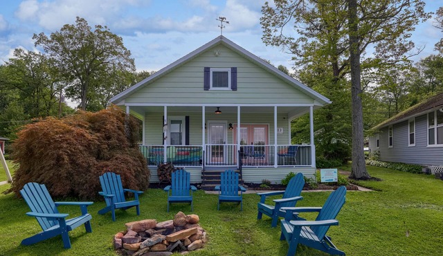 The Boathouse on Moon Lake