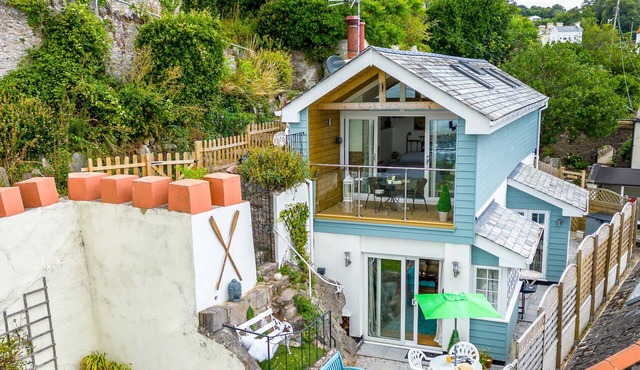 The Boathouse - Panoramic Sea View Retreat, near Town, Marina & Beach and Parking