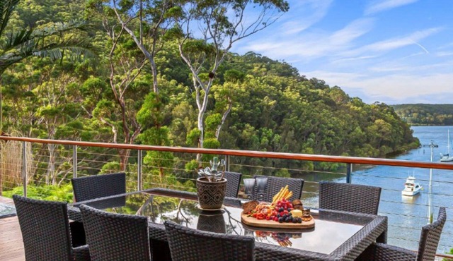 The Boatshed Daleys Point w/ spa and private jetty