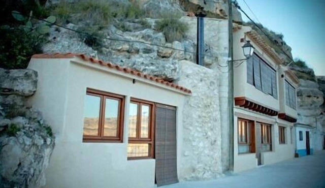 The Bodeguilla of Alcala del Jucar. Cottage for 2/4 person