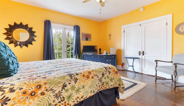 The Bohemian Gator En Suite is just a quick stroll to the beach and Flagler Ave